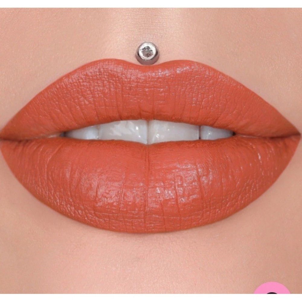 JEFFREE STAR Velvet Trap  Lipstick Shade in ‎ Libra Lynn